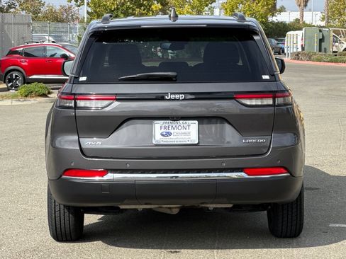 Used 2023 Jeep Grand Cherokee Laredo image 5