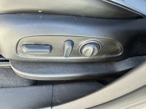 Used 2022 GMC Terrain SLT image 12