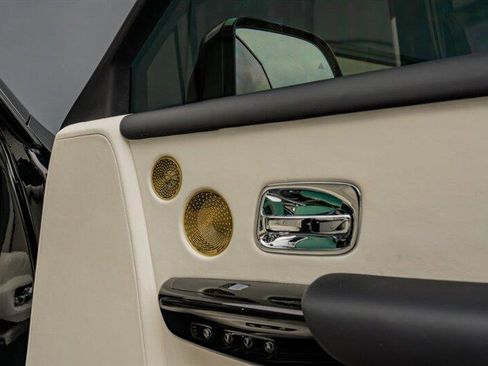 Used 2024 Rolls-Royce Phantom Sedan image 73