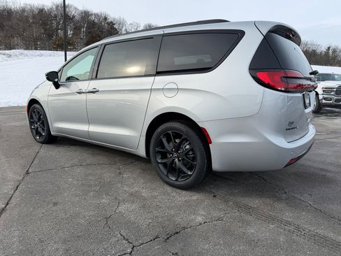 New 2026 Chrysler Pacifica Select w/ S Appearance Package AWD/4WD image 11