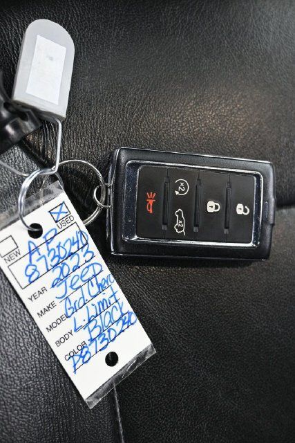 Used 2023 Jeep Grand Cherokee L Limited AWD/4WD image 26