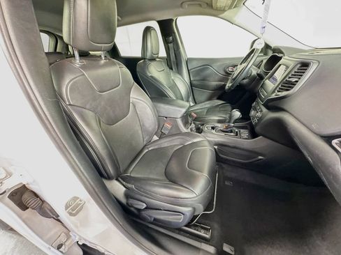 Used 2020 Jeep Cherokee Latitude Plus FWD image 33