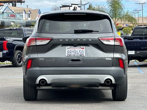 Used 2020 Ford Escape SE image 4