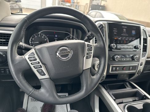 Used 2021 Nissan Titan SV w/ SV Convenience Package image 38