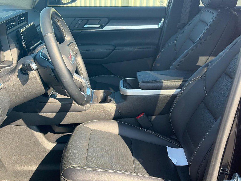 Used 2026 GMC Terrain Elevation w/ Elevation Premium Package AWD/4WD image 4