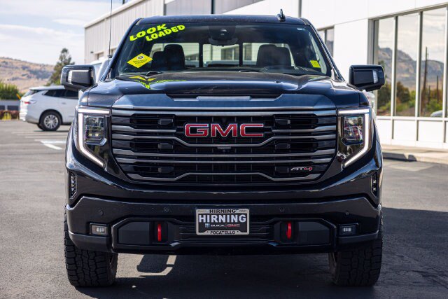 Used 2022 GMC Sierra 1500 AT4 w/ Technology Package AWD/4WD image 2