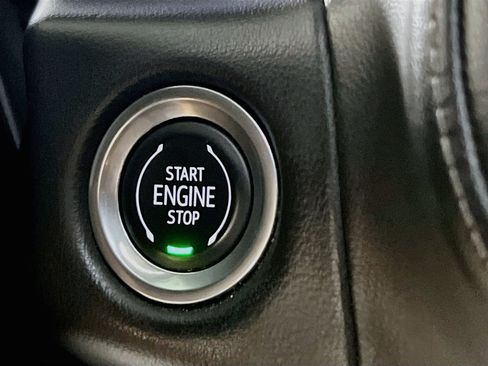 Used 2022 Chevrolet Suburban Z71 AWD/4WD image 23