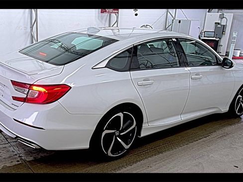 Used 2019 Honda Accord Sport image 4
