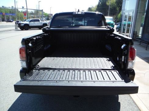 Used 2020 Toyota Tacoma TRD Sport AWD/4WD image 15