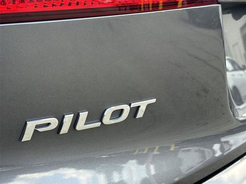 Used 2016 Honda Pilot Touring image 11