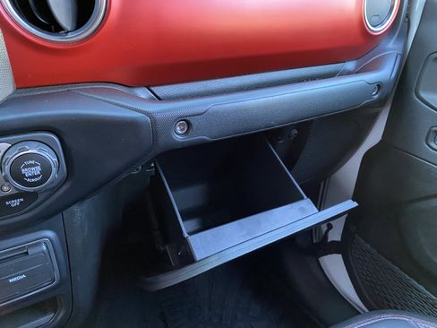 Used 2023 Jeep Gladiator Rubicon w/ Cold Weather Group image 31