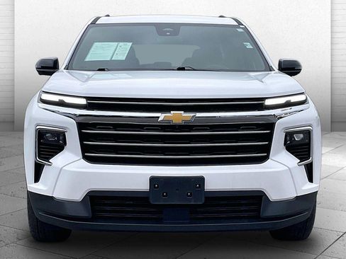 Used 2024 Chevrolet Traverse LT AWD/4WD image 2