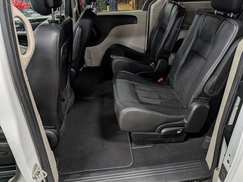 Used 2018 Dodge Grand Caravan SXT FWD image 29