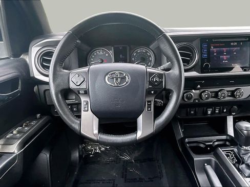 Used 2019 Toyota Tacoma TRD Off-Road AWD/4WD image 5