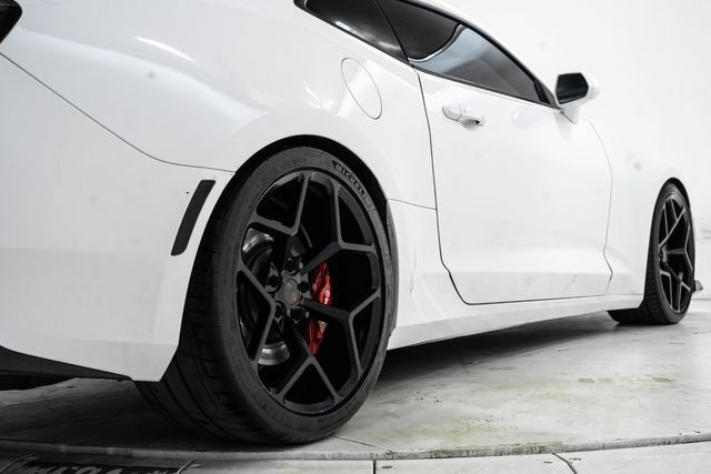 Used 2016 Chevrolet Camaro SS RWD image 12