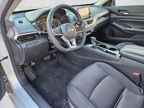 Used 2024 Nissan Altima 2.5 SV image 10