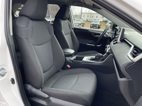 Used 2025 Toyota RAV4 XLE image 20