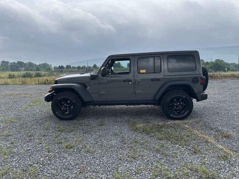 Used 2023 Jeep Wrangler Unlimited w/ Cold Weather Group AWD/4WD image 2