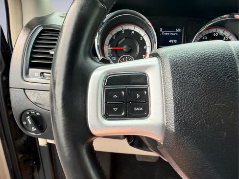 Used 2017 Dodge Grand Caravan Crew FWD image 28