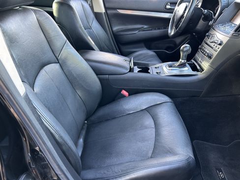 Used 2015 INFINITI Q40 w/ Moonroof Package RWD image 9