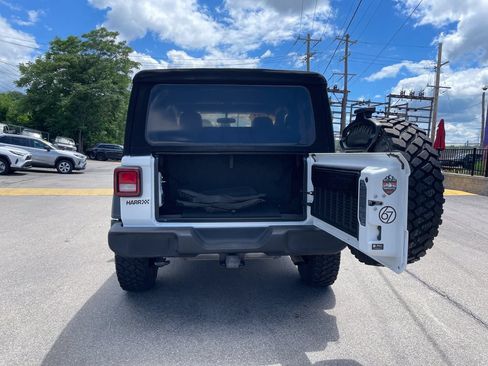 Used 2022 Jeep Wrangler Sport AWD/4WD image 13