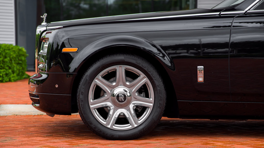 Used 2014 Rolls-Royce Phantom Sedan RWD image 2
