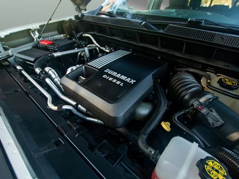 Used 2020 Chevrolet Silverado 1500 LT w/ All-Star Edition image 35