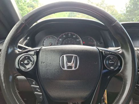 Used 2017 Honda Accord Sport image 16
