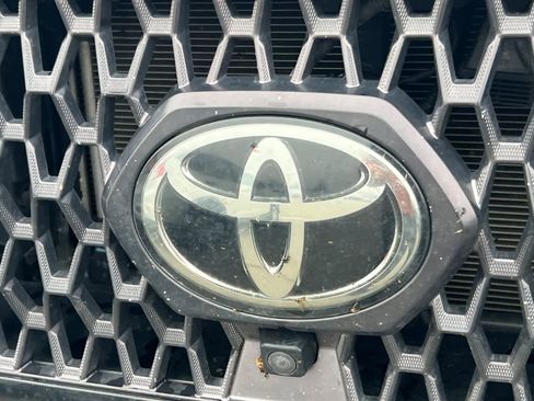 Used 2022 Toyota Tacoma Limited image 10