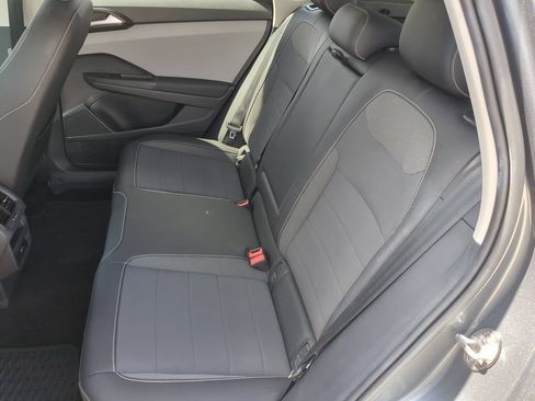 Certified 2022 Volkswagen Taos SE FWD image 16