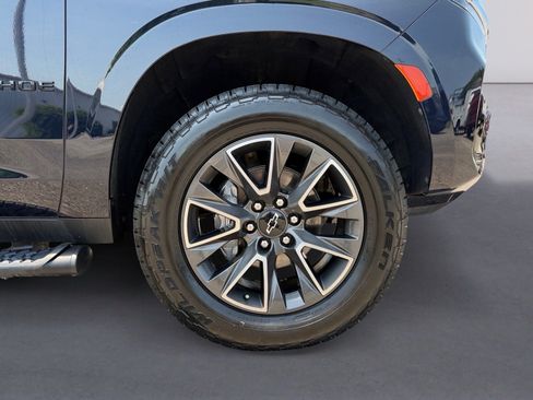 Used 2022 Chevrolet Tahoe Z71 w/ Luxury Package AWD/4WD image 9