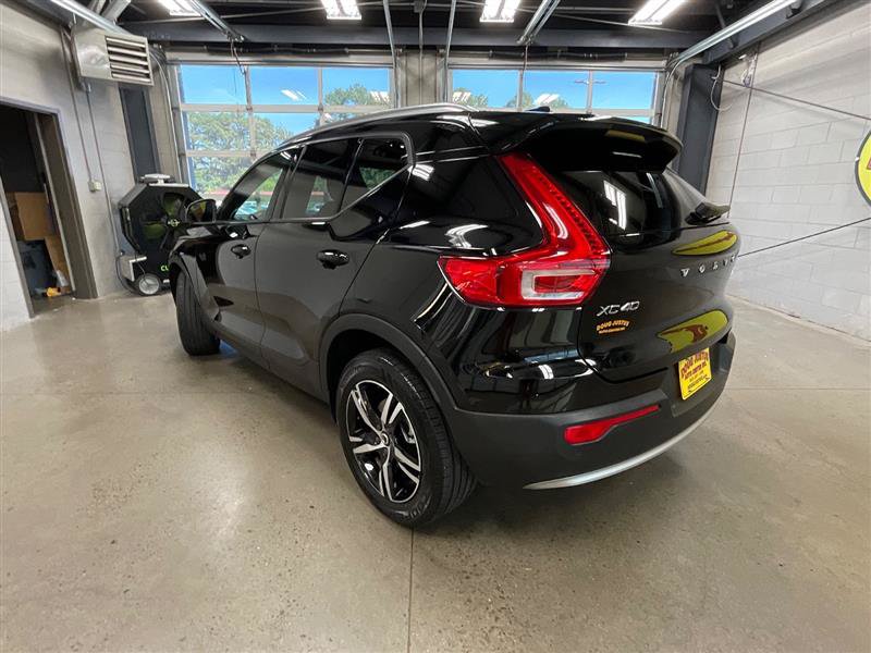 Used 2023 Volvo XC40 B5 Core AWD/4WD image 3