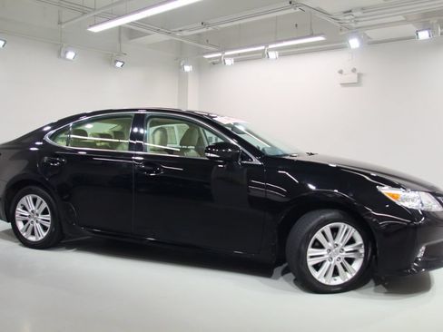Used 2014 Lexus ES 350 w/ Premium Package FWD image 11