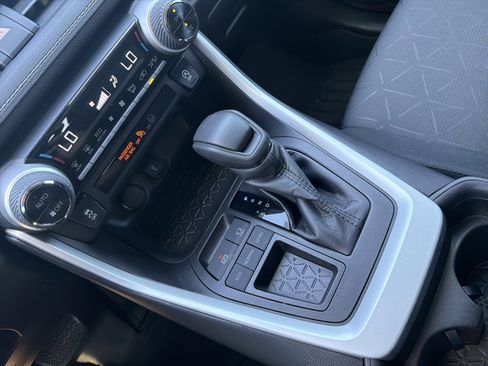 Certified 2021 Toyota RAV4 XLE w/ Convenience Package FWD image 9
