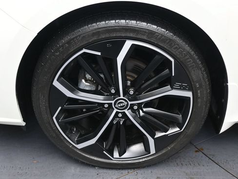Used 2023 Nissan Altima 2.5 SR FWD image 12