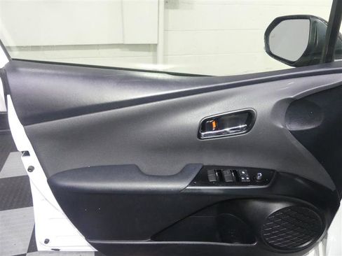 Used 2022 Toyota Prius AWD image 18