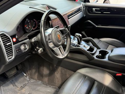 Used 2021 Porsche Cayenne Coupe image 24