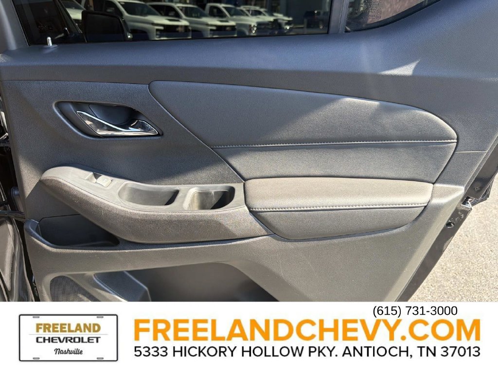Used 2022 Chevrolet Traverse LT FWD image 25