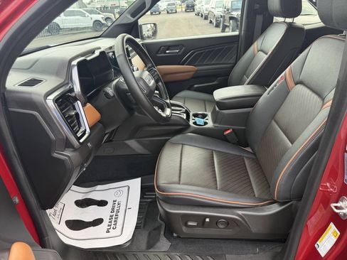 Used 2024 GMC Canyon AT4 w/ AT4 Premium Package AWD/4WD image 12