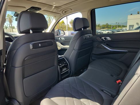 Used 2026 BMW X7 xDrive40i AWD/4WD image 16