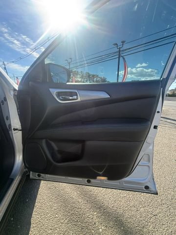 Used 2018 Nissan Pathfinder FWD image 9