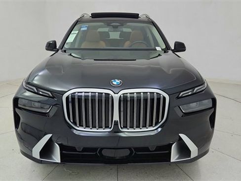 Used 2025 BMW X7 xDrive40i w/ Executive Package image 2