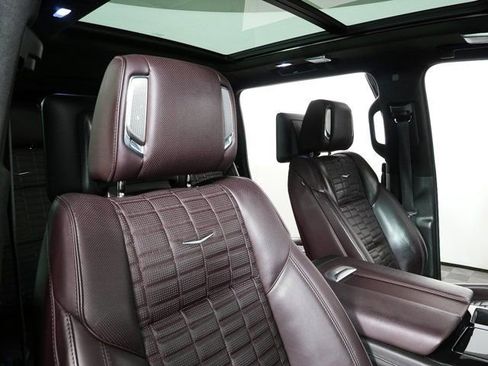 Used 2023 Cadillac Escalade ESV Premium Luxury Platinum image 24