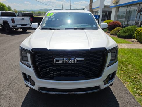 Used 2023 GMC Yukon XL Denali Ultimate AWD/4WD image 8