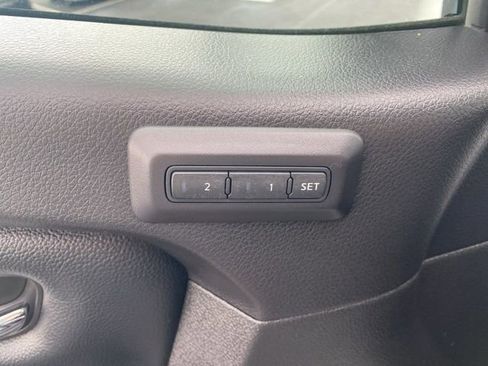 Used 2018 Nissan Titan SL image 22