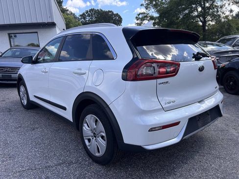 Used 2017 Kia Niro LX image 6