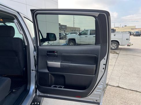 Used 2013 Toyota Tundra 4x4 CrewMax w/ Tow Pkg image 15