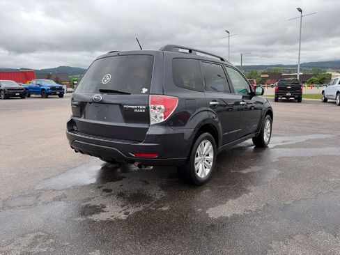 Used 2013 Subaru Forester 2.5X Premium w/ All-Weather Plus Pkg AWD/4WD image 3