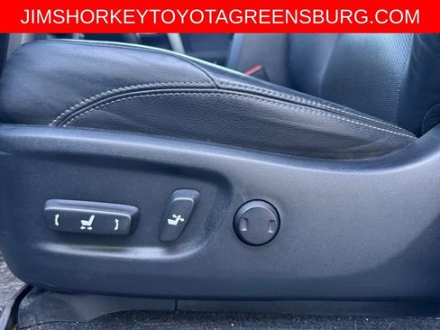 Used 2018 Toyota 4Runner Limited AWD/4WD image 10