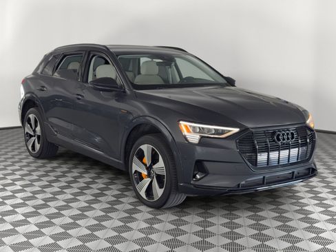 Used 2022 Audi e-tron Premium Plus w/ Premium Plus Package image 7